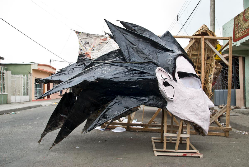 Illustration for article titled In Ecuador, insane giant sculptures of The Hulk and Hellboy invade on New Year's Eve